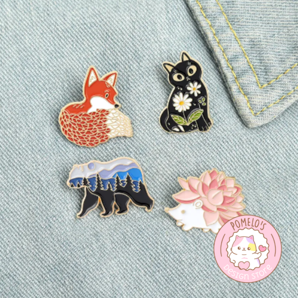Pin Gato Negro con Flores