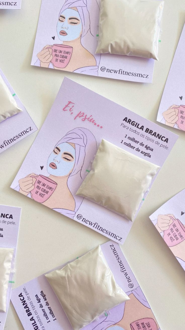 Mascarilla de arcilla blanca con tarjeta personalizada