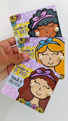 Aretes en perla con tarjeta personalizada