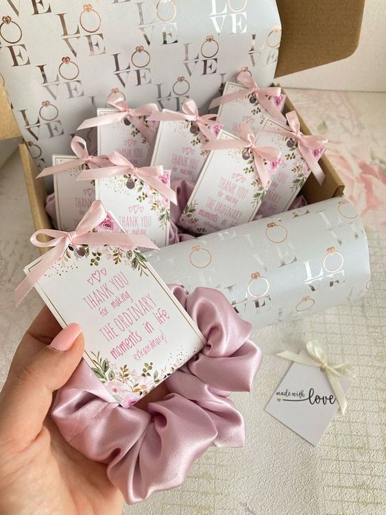 Moñitos para el cabello con tarjeta personalizada